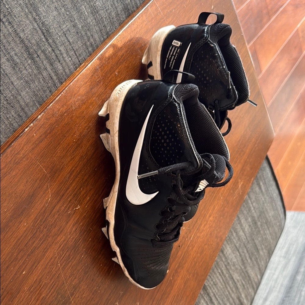 Nike Kids Black and White Baseball Cleats